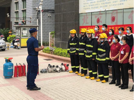 组织开展预案培训及消防技能理论培训